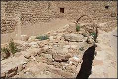 Une image contenant btiment, Ruines, plein air, matriau de construction

Description gnre automatiquement