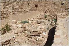 Une image contenant b�timent, Ruines, plein air, mat�riau de construction

Description g�n�r�e automatiquement