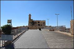 Une image contenant ciel, plein air, sol, forteresse

Description gnre automatiquement