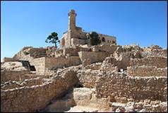 Une image contenant ciel, plein air, Ruines, Site arch�ologique

Description g�n�r�e automatiquement