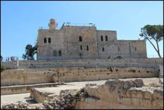 Une image contenant Ruines, ciel, plein air, b�timent

Description g�n�r�e automatiquement