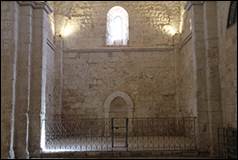 Une image contenant b�timent, mur, arche, arcade

Description g�n�r�e automatiquement