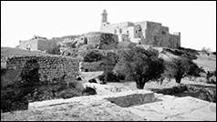 Une image contenant plein air, noir et blanc, ciel, b�timent

Description g�n�r�e automatiquement